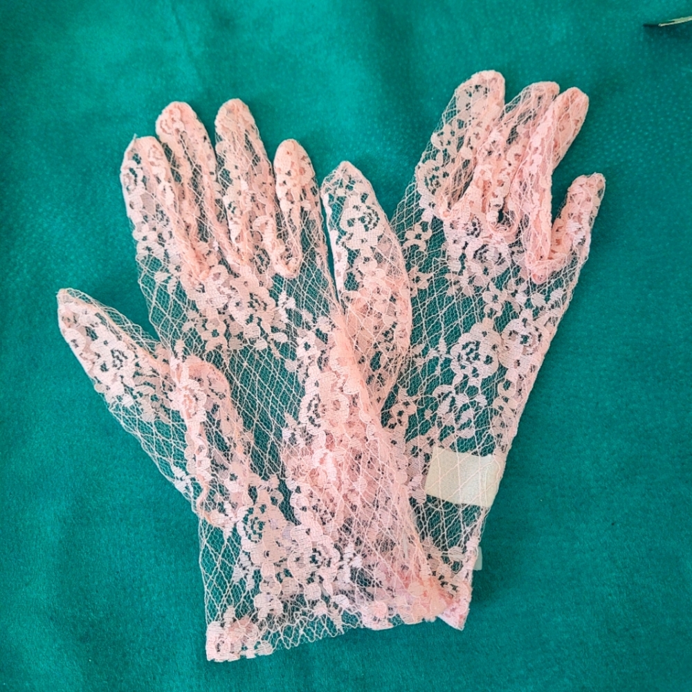 NWT Vintage pink lace gloves